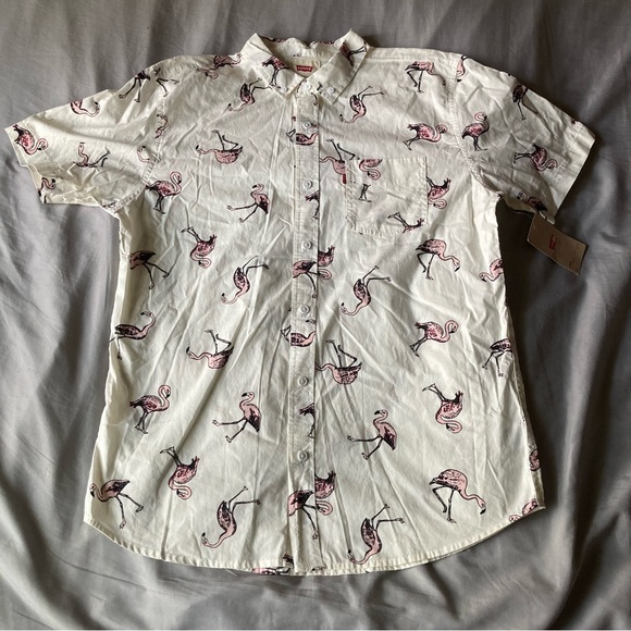 Levis Mens Button Down Shirt White Size M All Over Flamingo Print Casual NWT - Picture 3 of 5